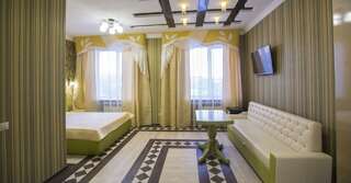 Гостиница Monomakh | Hotel Томск Номер люкс с 1 двуспальной кроватью-3