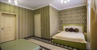 Гостиница Monomakh | Hotel Томск Номер люкс с 1 двуспальной кроватью-1