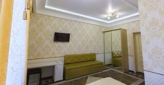 Гостиница Monomakh | Hotel Томск Номер полулюкс с 1 двуспальной кроватью-2
