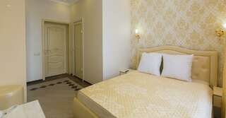 Гостиница Monomakh | Hotel Томск Номер стандарт с 1 двуспальной кроватью-1